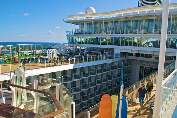Sports Deck- ZipLine & Mini Golf